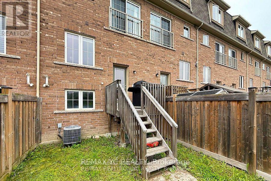 Photo 3 of 11 Reevesmere Lane, Ajax ON