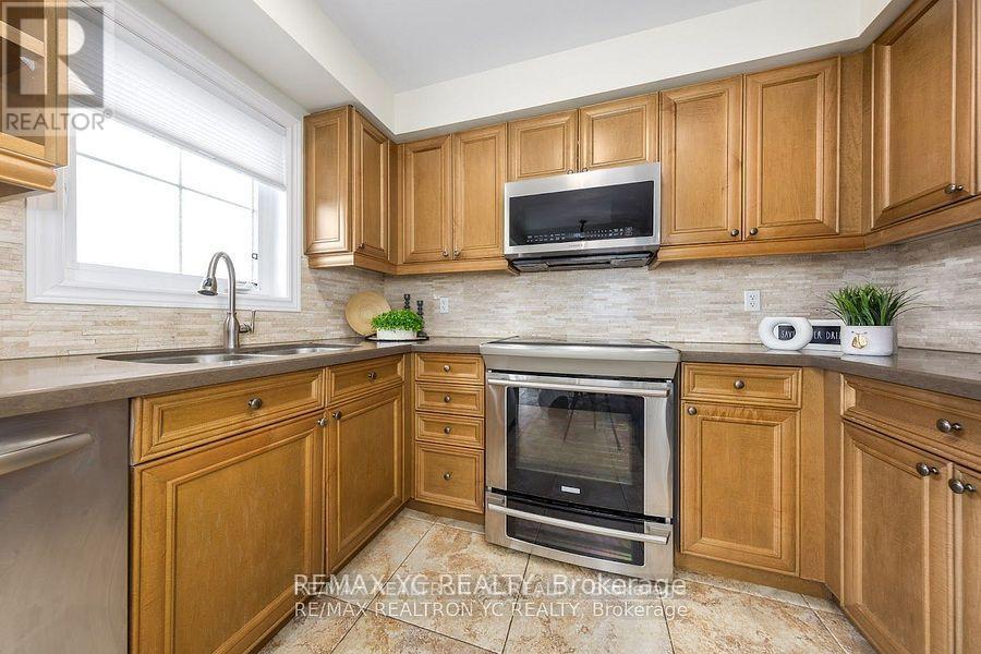 Photo 26 of 11 Reevesmere Lane, Ajax ON