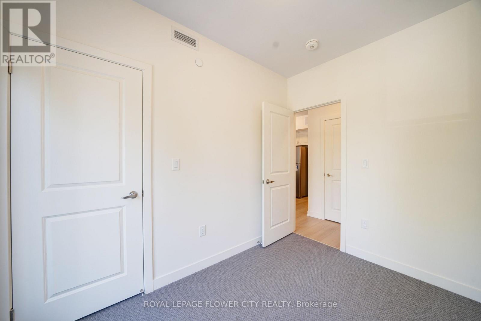 Photo 7 of 2304 58 Elizabeth Street S, Richmond Hill ON