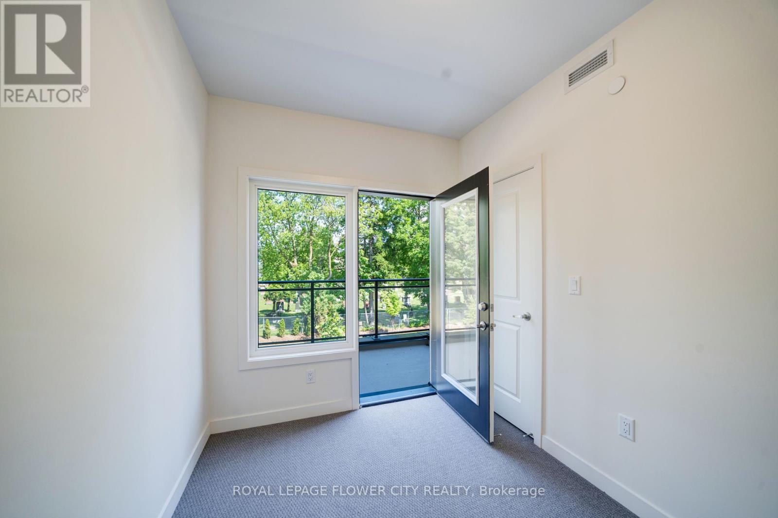 Photo 4 of 2304 58 Elizabeth Street S, Richmond Hill ON
