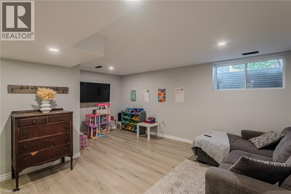 Photo 32 of 37 Trillium Way, Simcoe ON