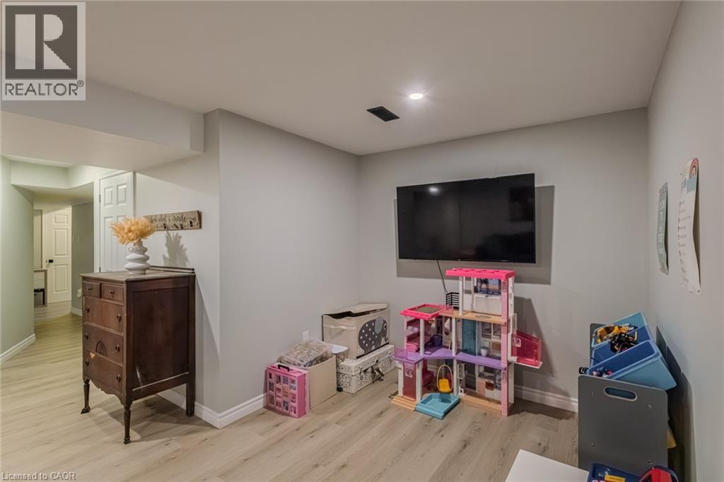 Photo 33 of 37 Trillium Way, Simcoe ON