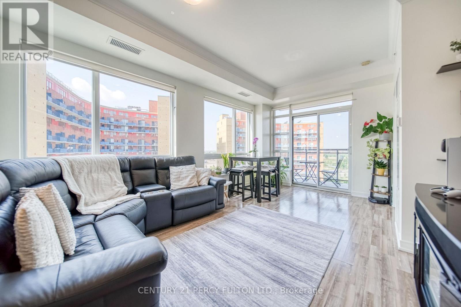 Photo 9 of 902 840 Queens Plate Drive, Toronto ON