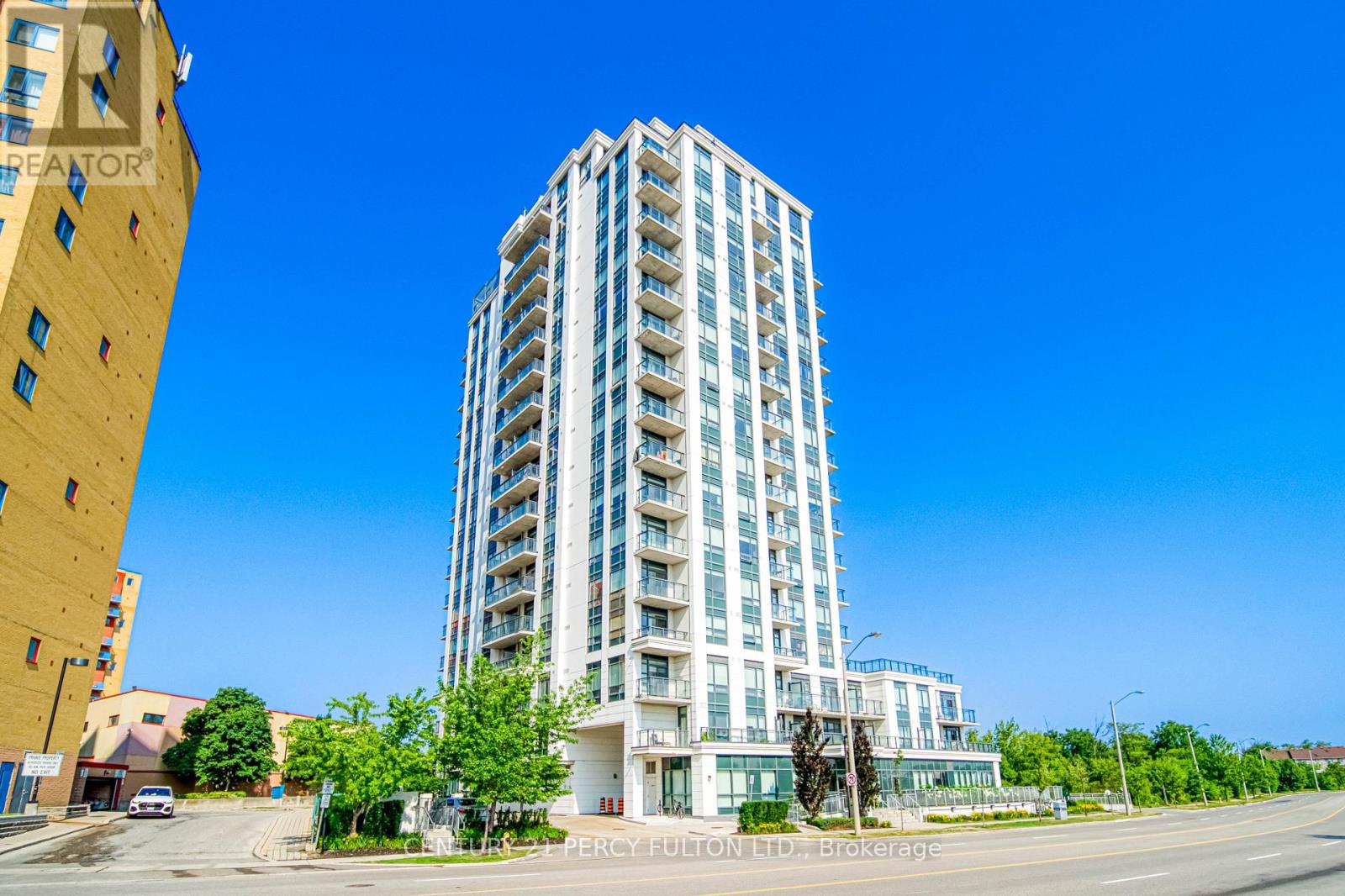 Photo 8 of 902 840 Queens Plate Drive, Toronto ON