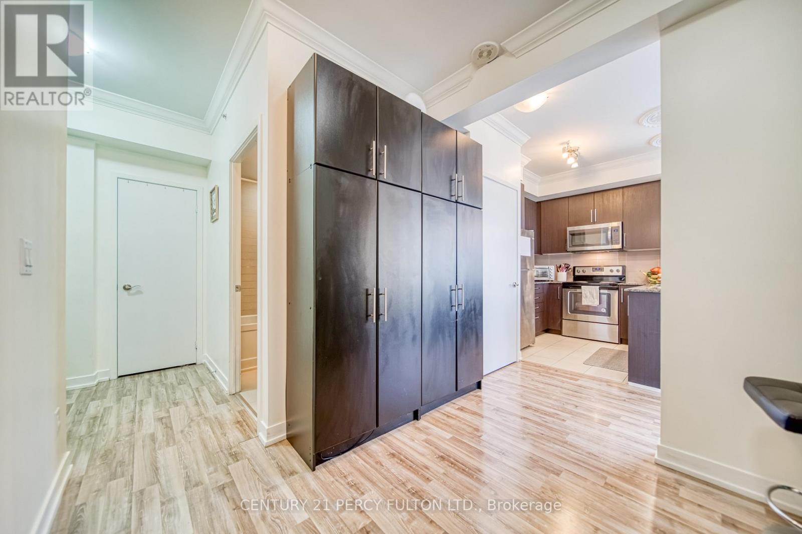 Photo 19 of 902 840 Queens Plate Drive, Toronto ON