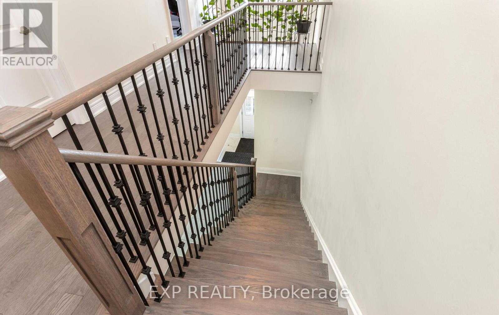 Photo 2 of 32 Daisy Meadow Crescent, Caledon ON