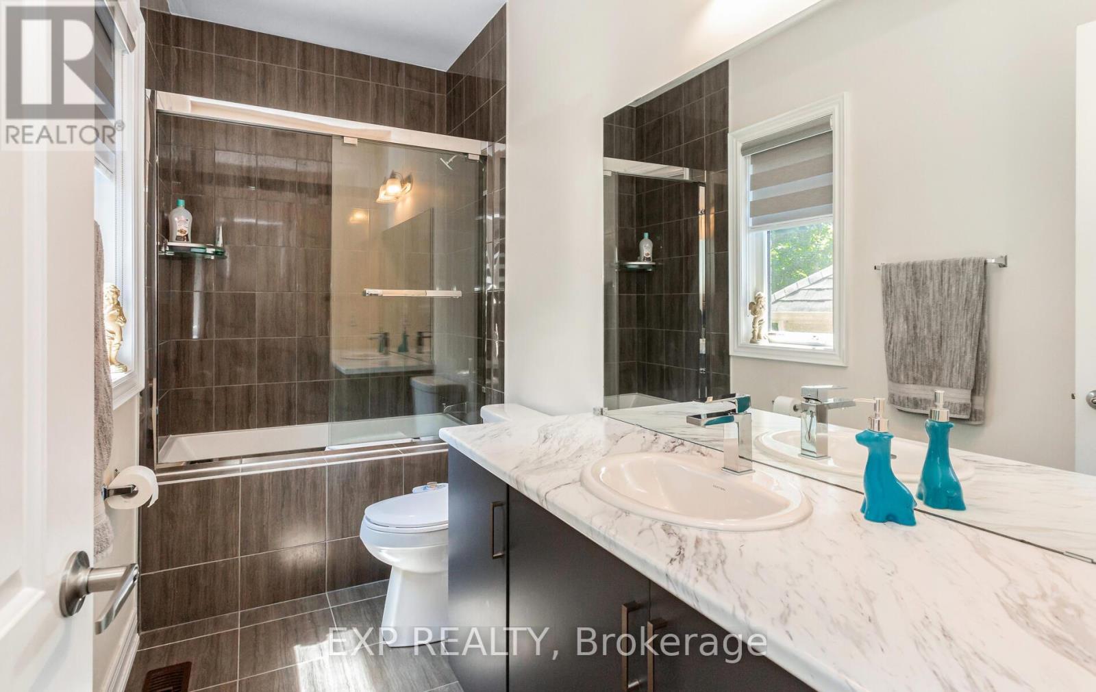 Photo 18 of 32 Daisy Meadow Crescent, Caledon ON