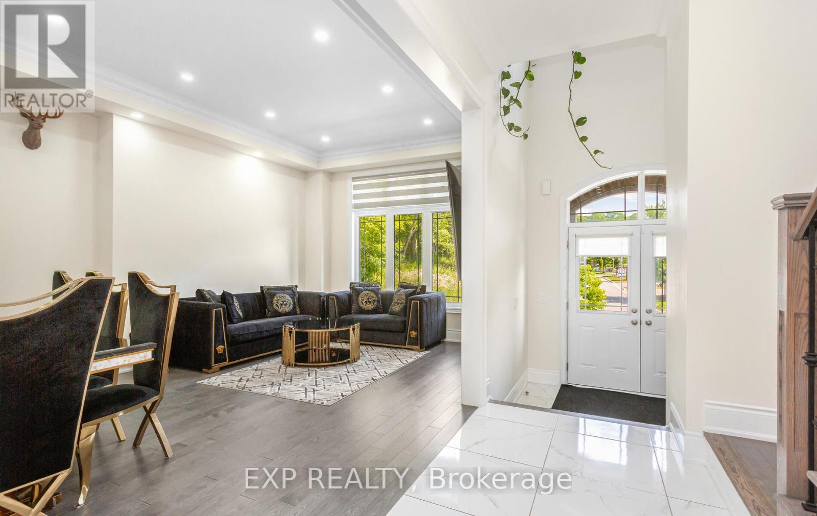Photo 7 of 32 Daisy Meadow Crescent, Caledon ON