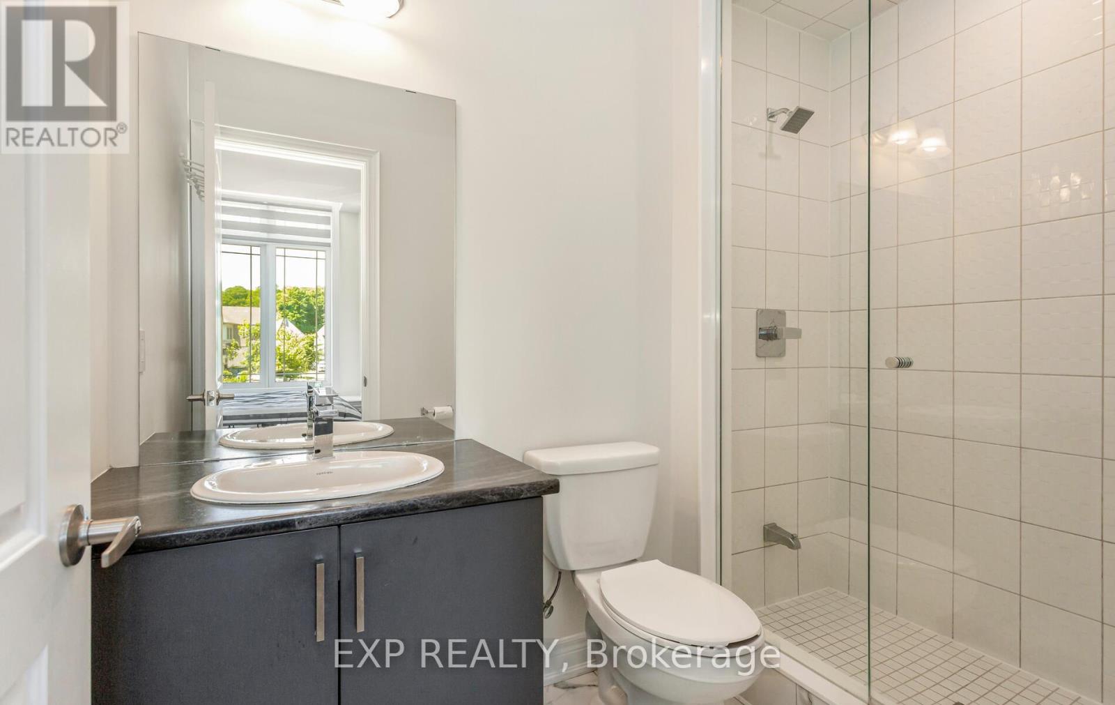 Photo 6 of 32 Daisy Meadow Crescent, Caledon ON