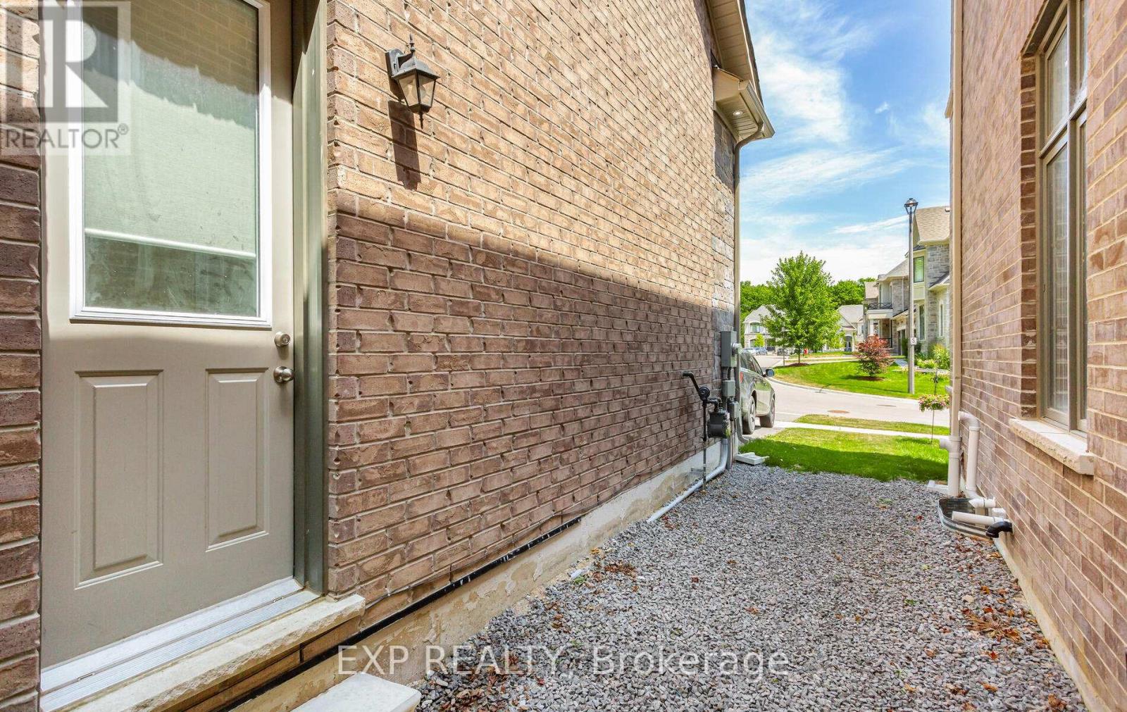Photo 30 of 32 Daisy Meadow Crescent, Caledon ON