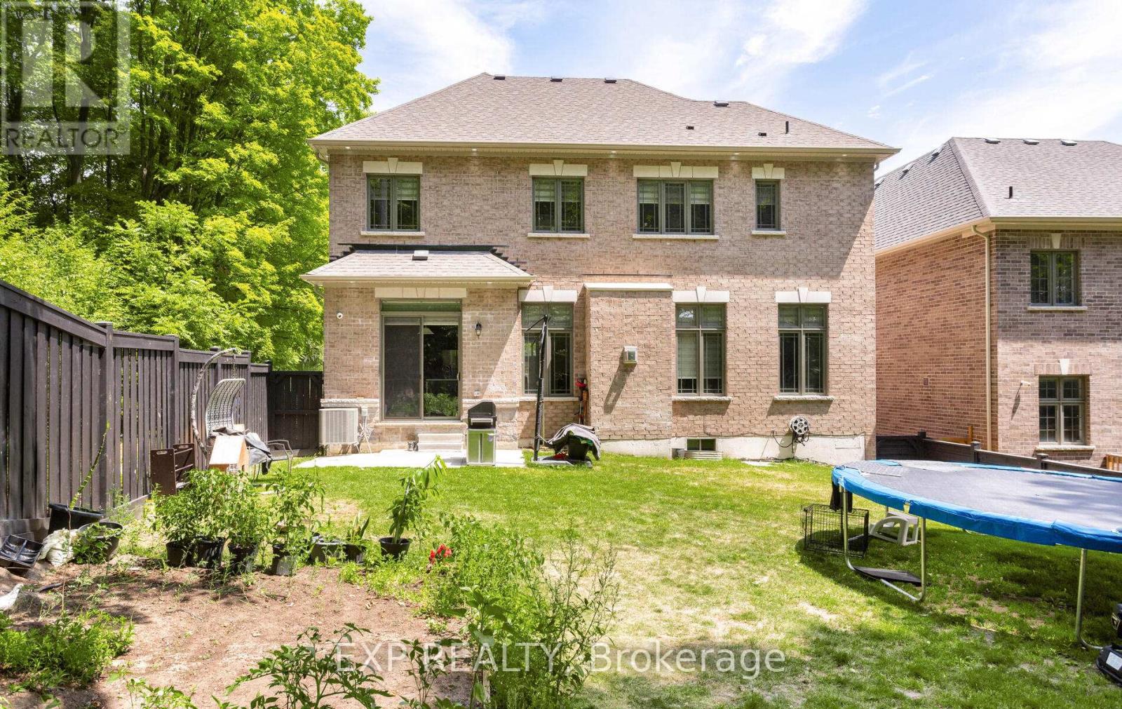 Photo 8 of 32 Daisy Meadow Crescent, Caledon ON