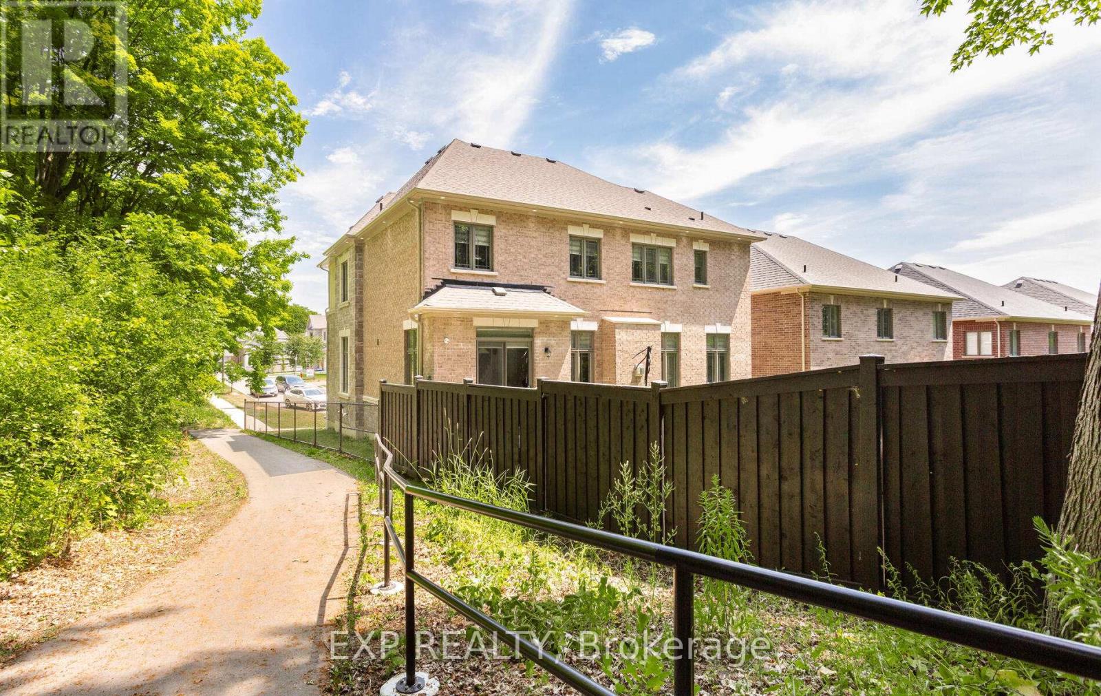 Photo 50 of 32 Daisy Meadow Crescent, Caledon ON