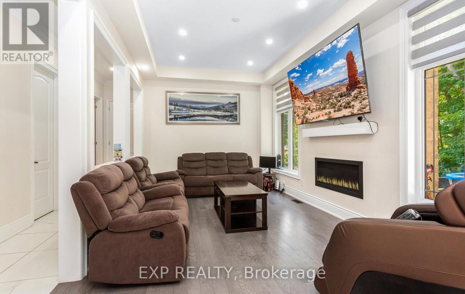 Photo 34 of 32 Daisy Meadow Crescent, Caledon ON