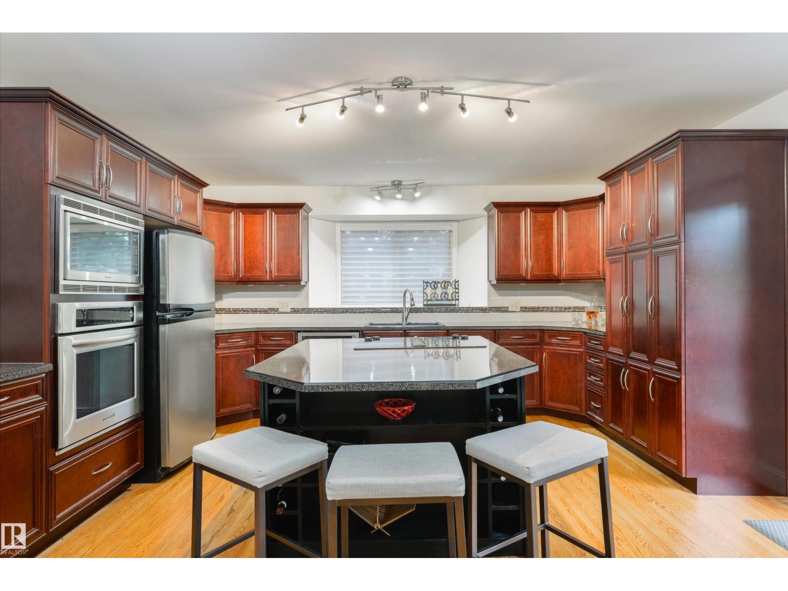 Photo 6 of 256 Westridge Rd Nw, Edmonton AB
