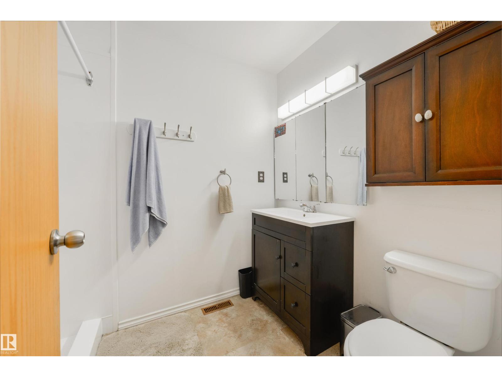 Photo 7 of 256 Westridge Rd Nw, Edmonton AB