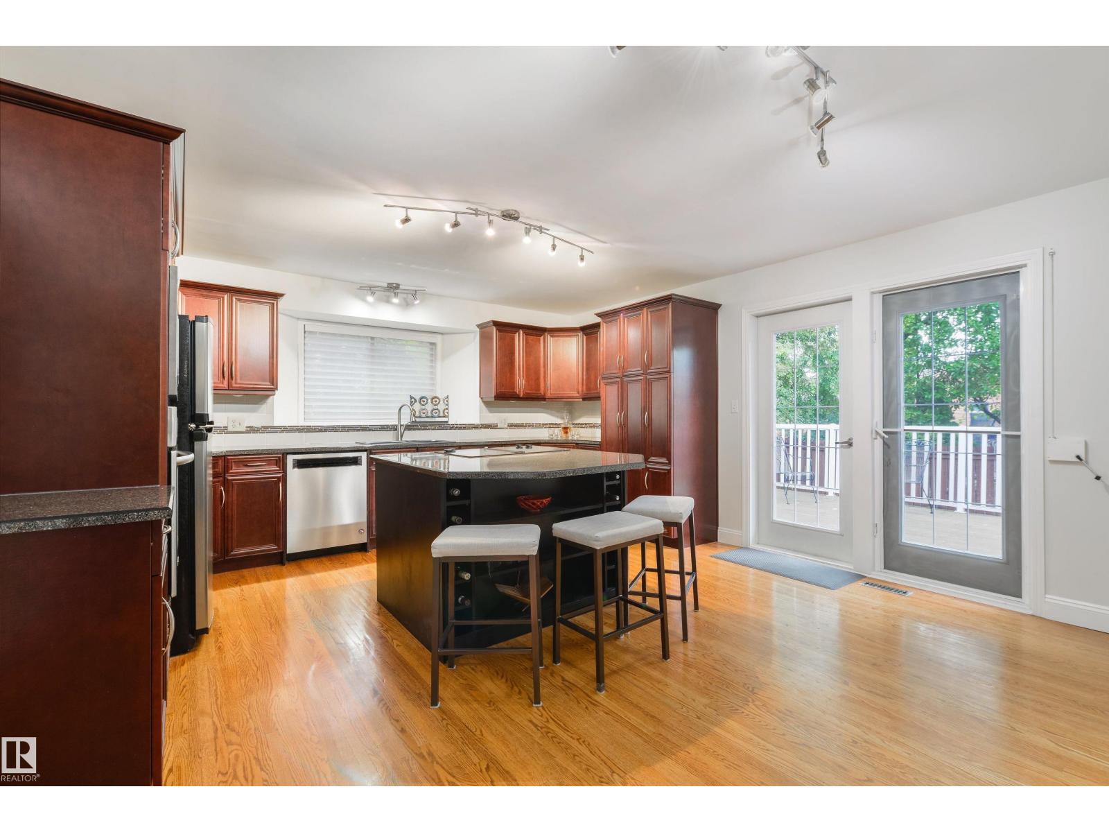 Photo 1 of 256 Westridge Rd Nw, Edmonton AB