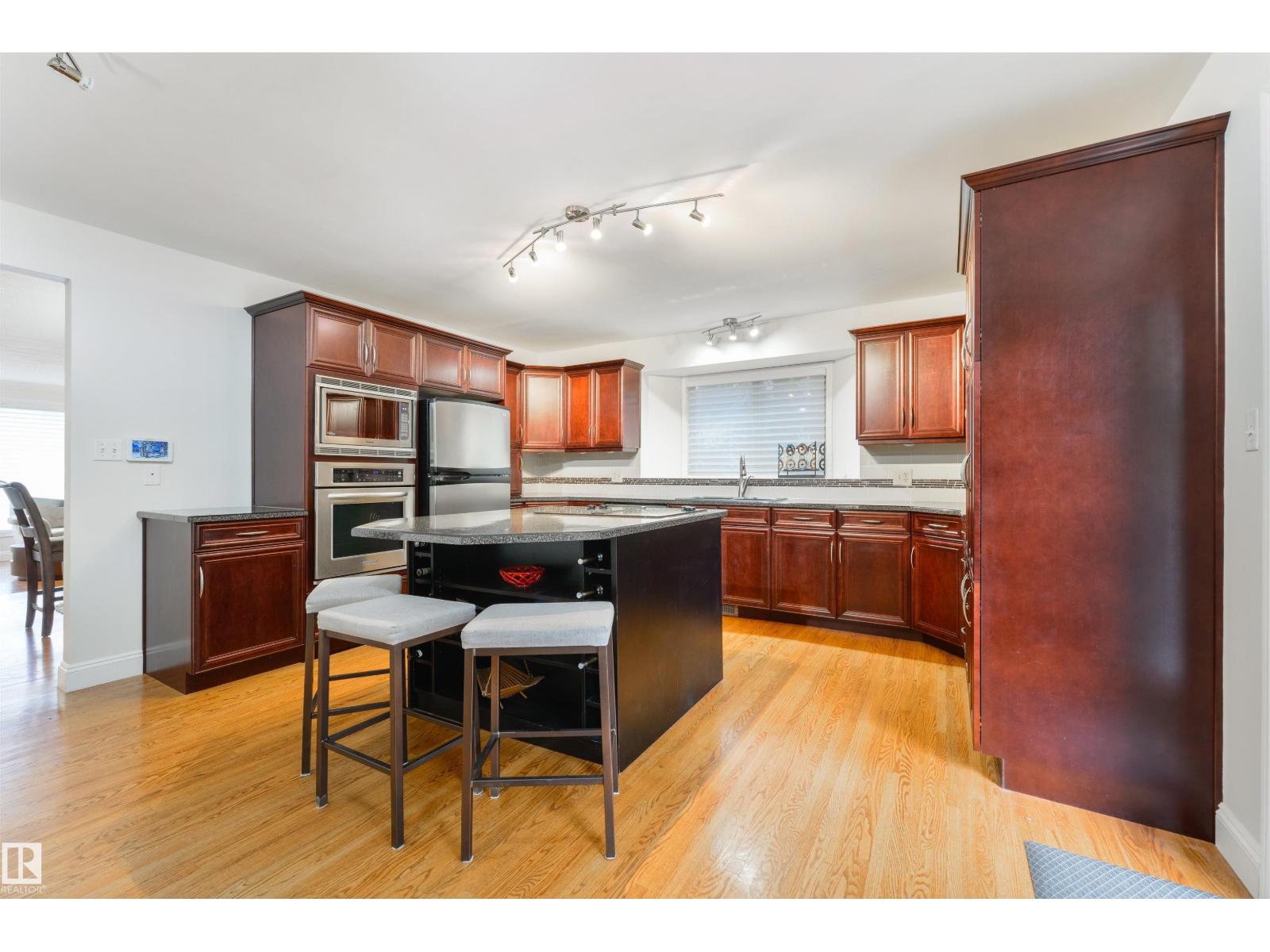 Photo 32 of 256 Westridge Rd Nw, Edmonton AB