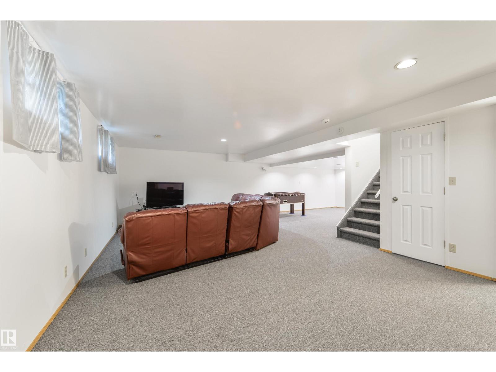 Photo 19 of 256 Westridge Rd Nw, Edmonton AB