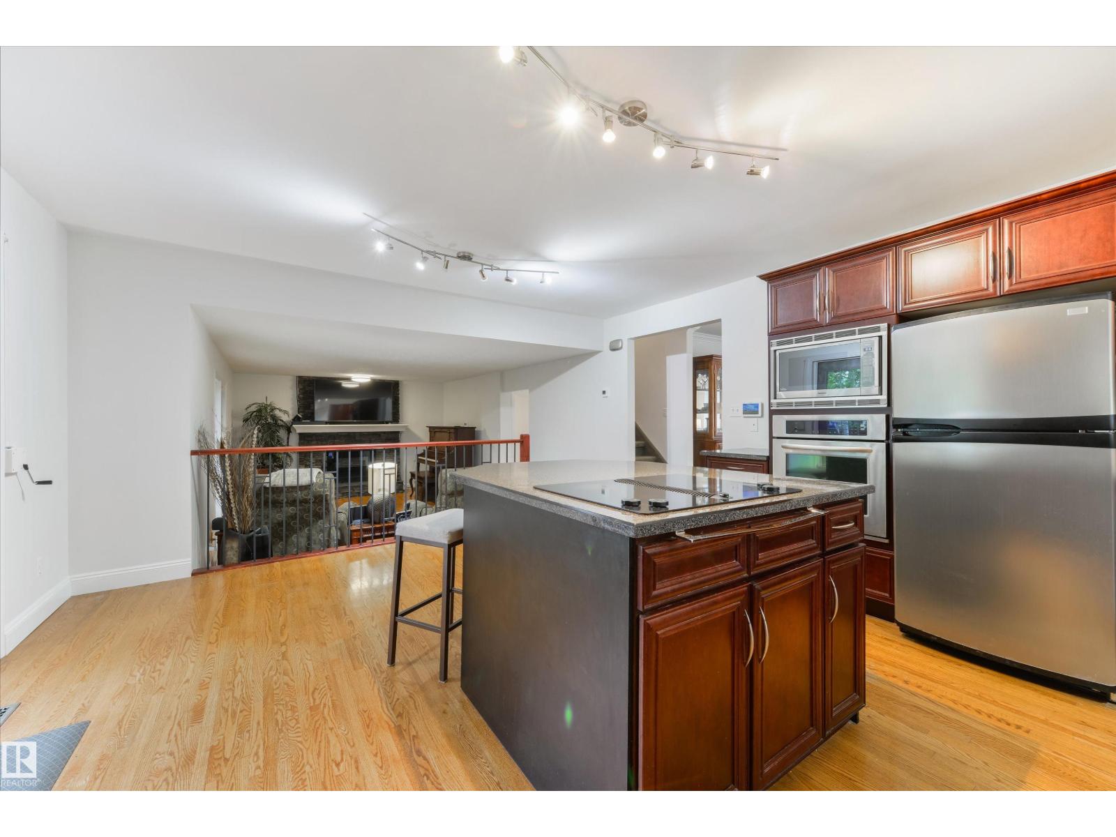 Photo 3 of 256 Westridge Rd Nw, Edmonton AB