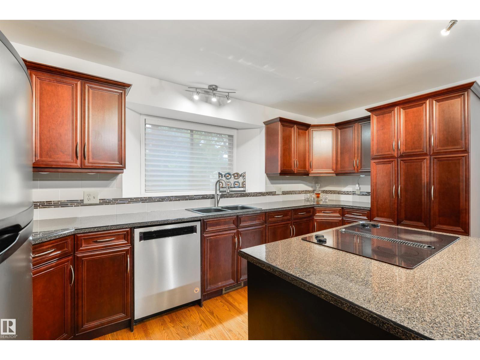 Photo 38 of 256 Westridge Rd Nw, Edmonton AB