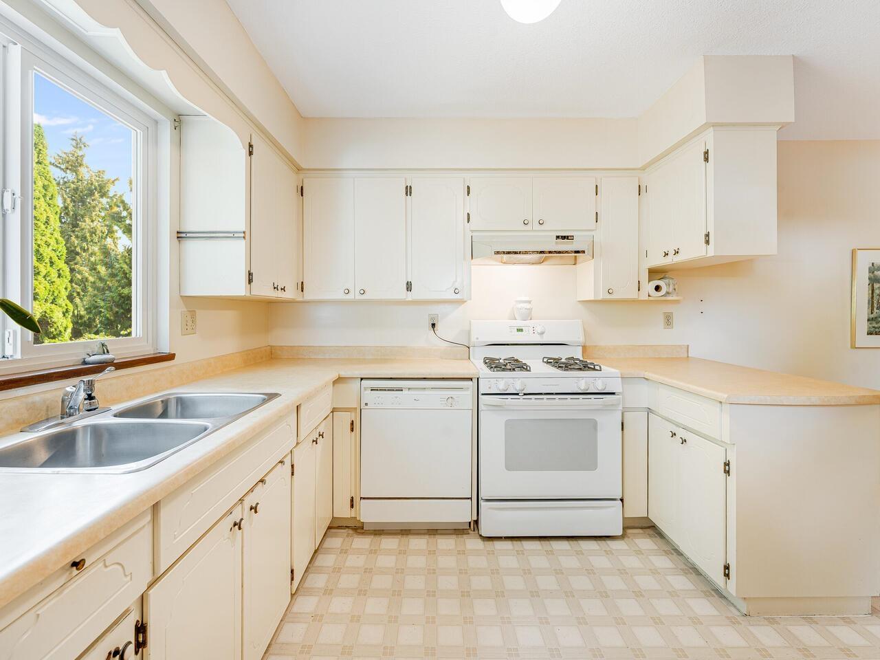 Photo 25 of 13231 65 A Avenue, Surrey BC