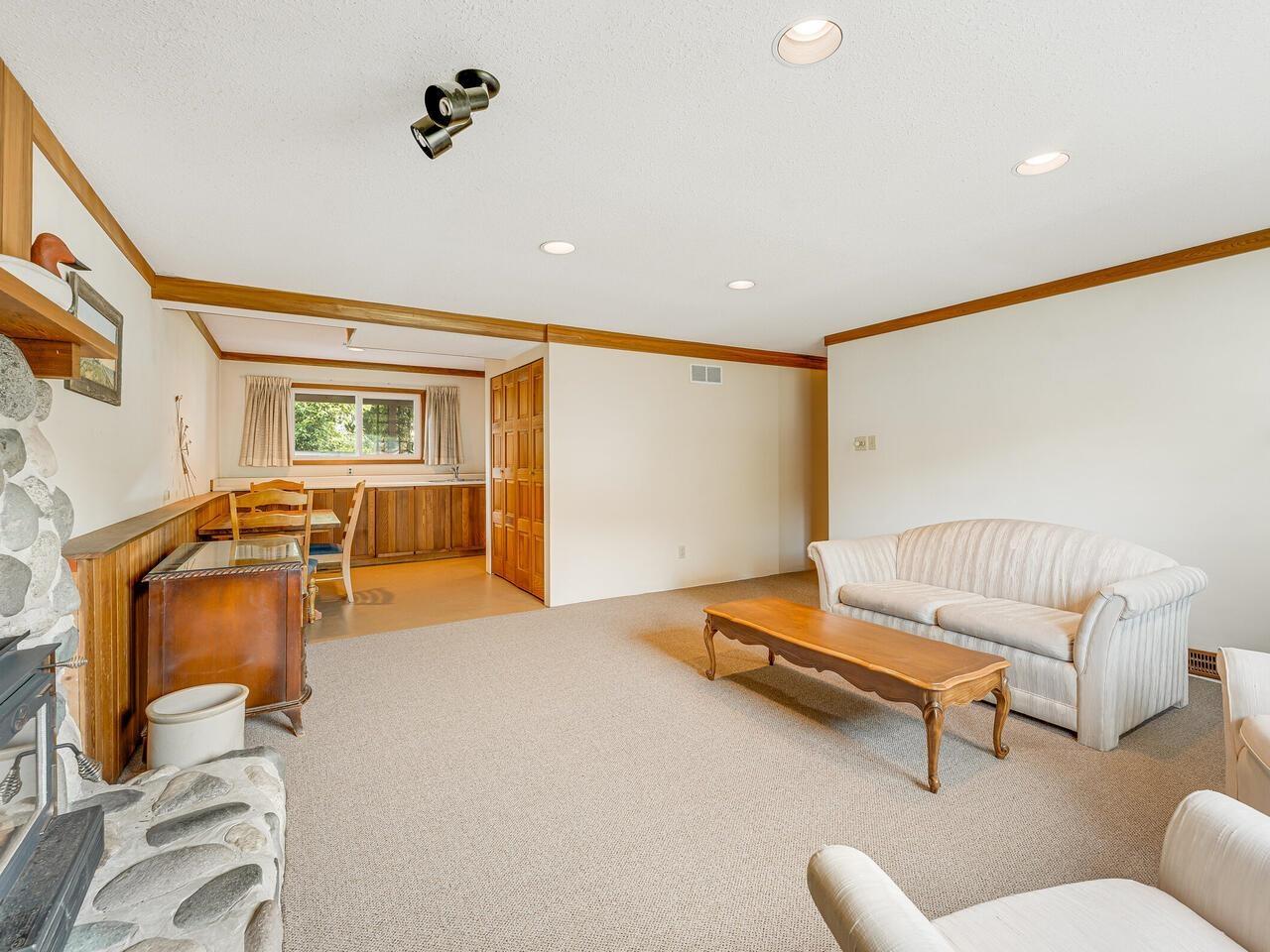 Photo 5 of 13231 65 A Avenue, Surrey BC