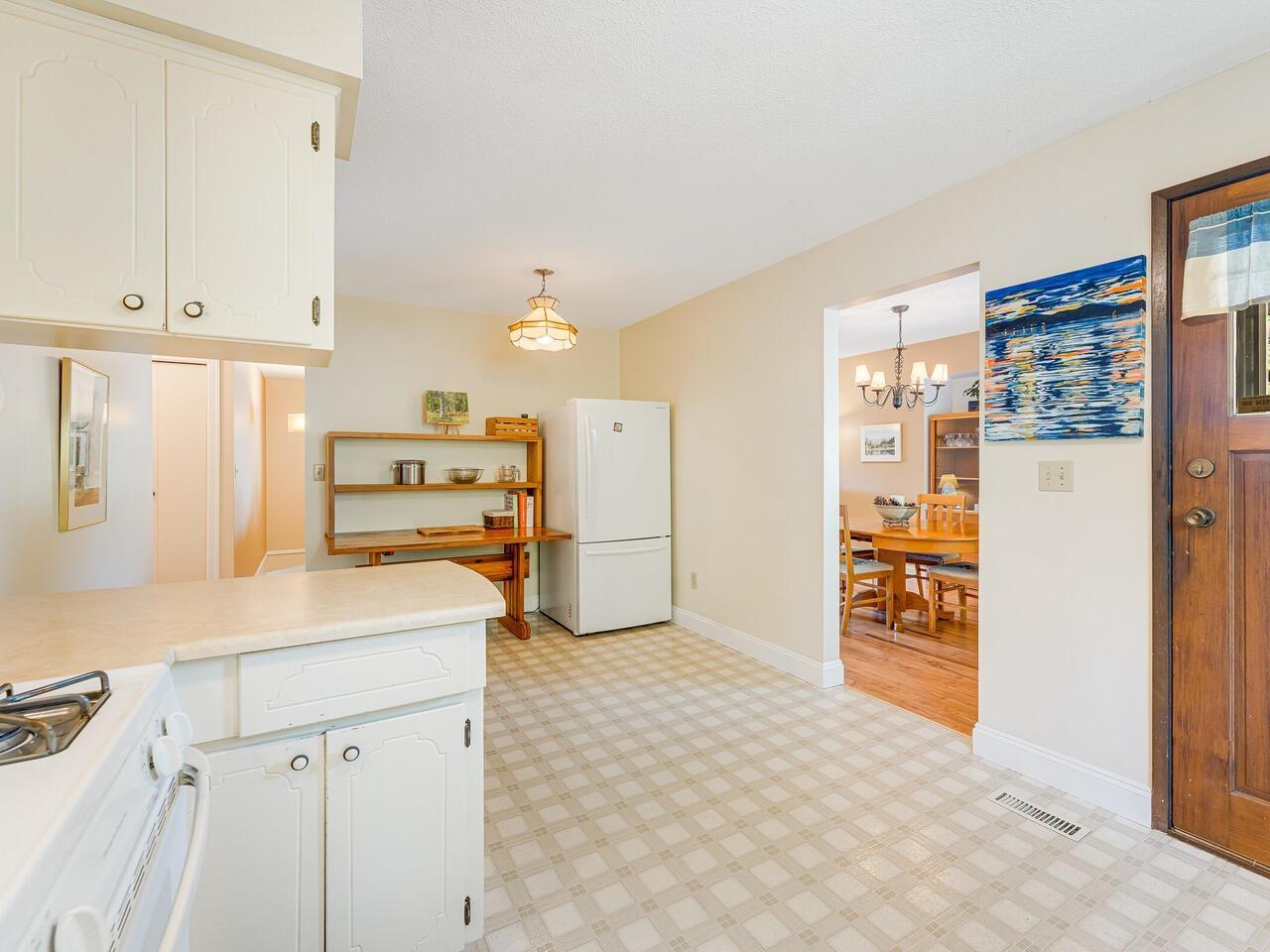 Photo 3 of 13231 65 A Avenue, Surrey BC
