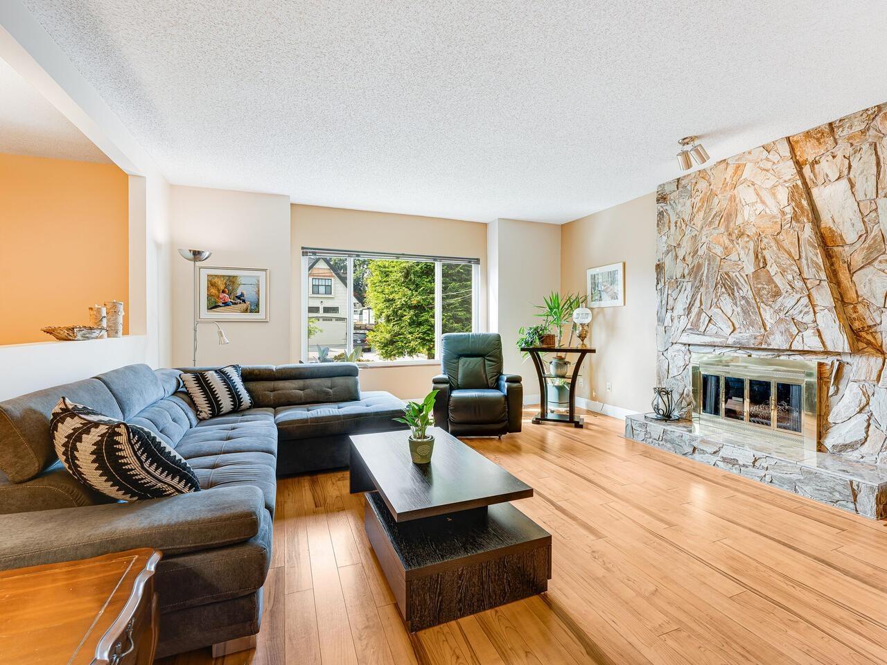 Photo 11 of 13231 65 A Avenue, Surrey BC