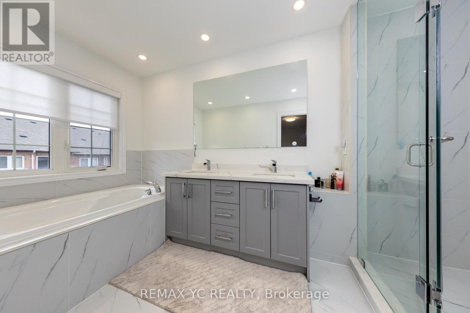 Single Family House for Sale in  CHAYNA CRESCENT Vaughan (Patterson) 