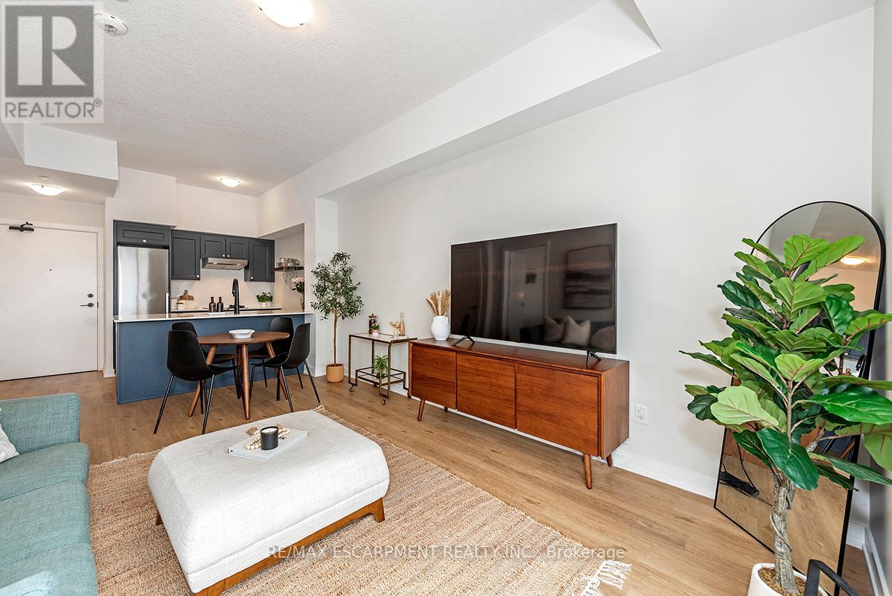 Photo 13 of 606 600 North Service Road, Hamilton ON