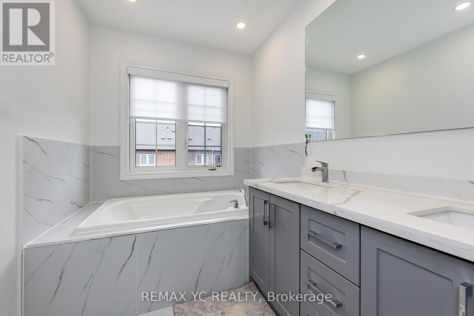 Single Family House for Sale in  CHAYNA CRESCENT Vaughan (Patterson) 