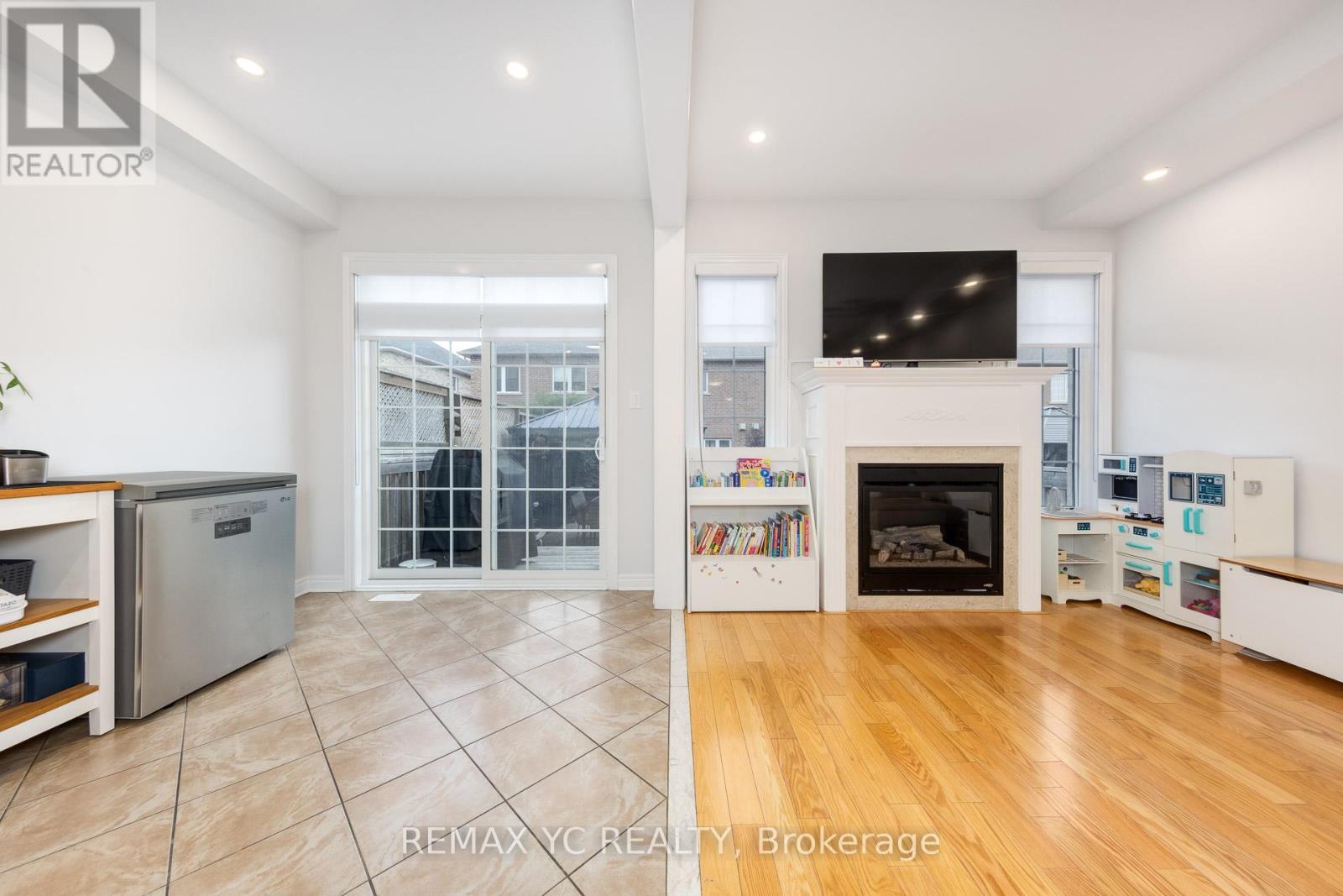 Single Family House for Sale in  CHAYNA CRESCENT Vaughan (Patterson) 
