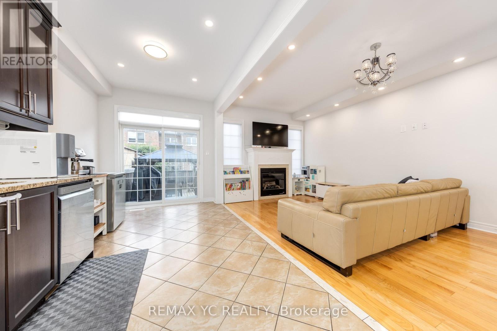 Single Family House for Sale in  CHAYNA CRESCENT Vaughan (Patterson) 