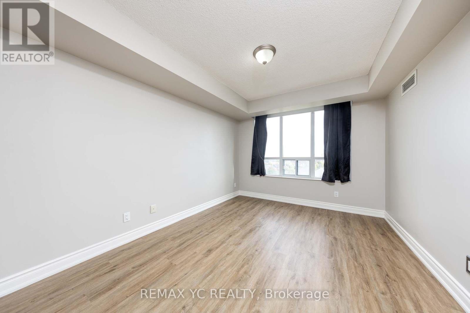 Photo 4 of 702 310 Red Maple Road, Richmond Hill ON