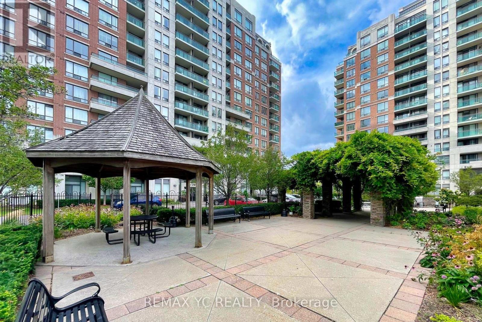 Photo 8 of 702 310 Red Maple Road, Richmond Hill ON