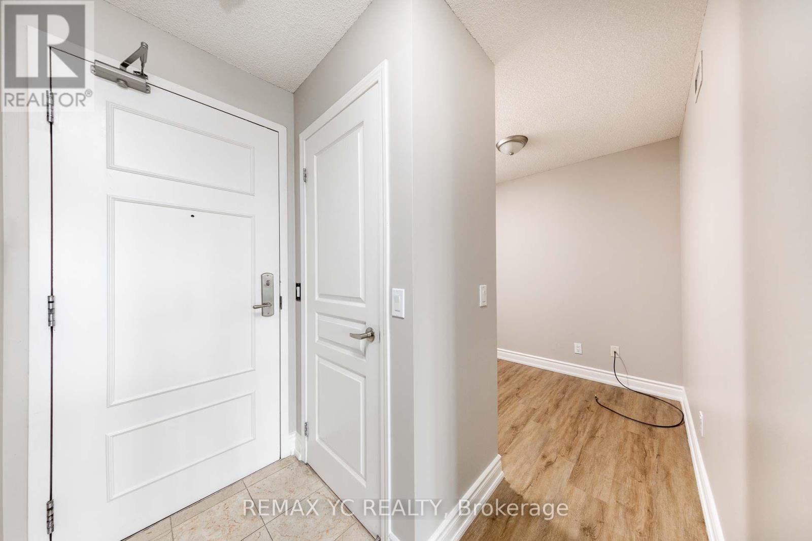 Photo 11 of 702 310 Red Maple Road, Richmond Hill ON