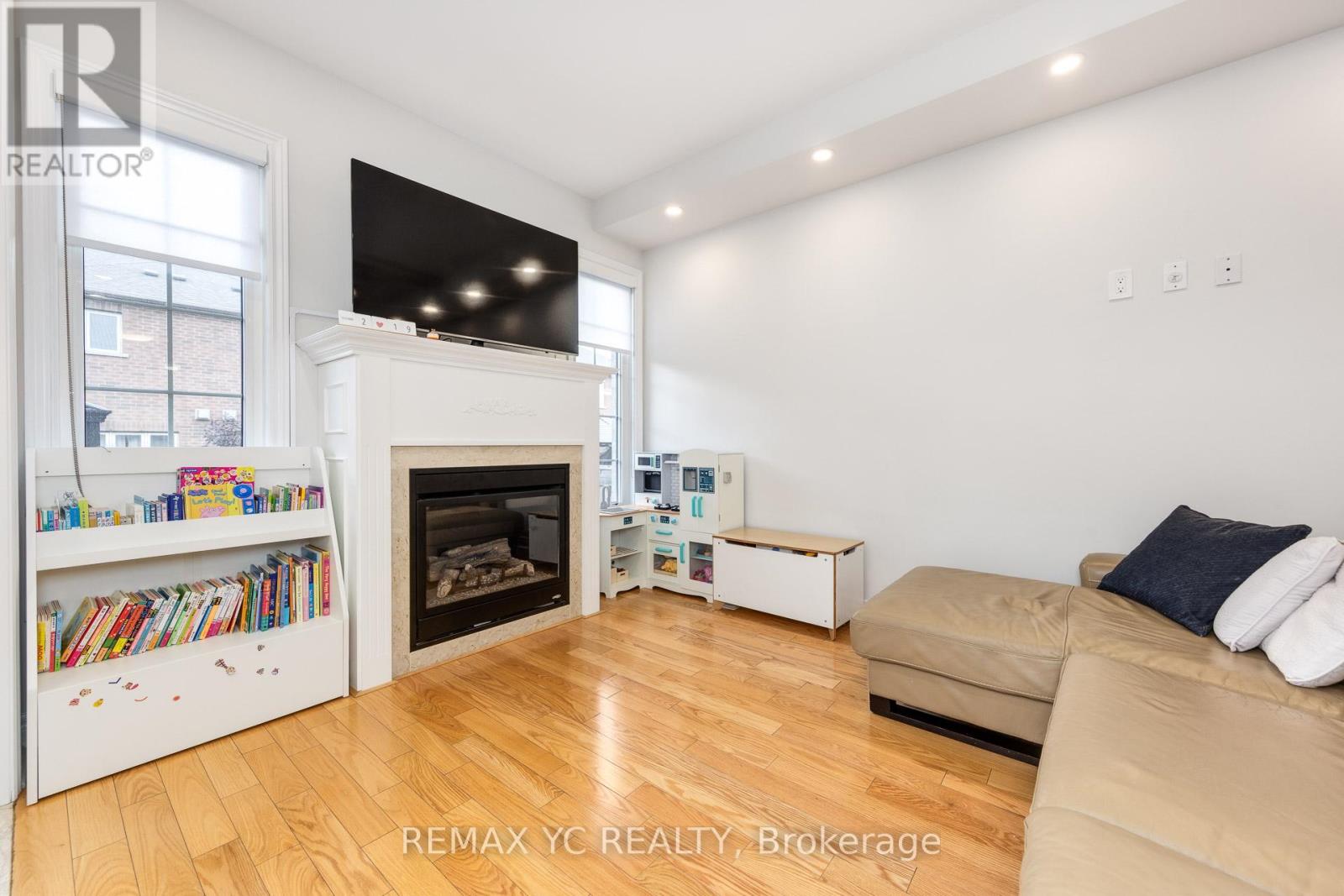 Single Family House for Sale in  CHAYNA CRESCENT Vaughan (Patterson) 