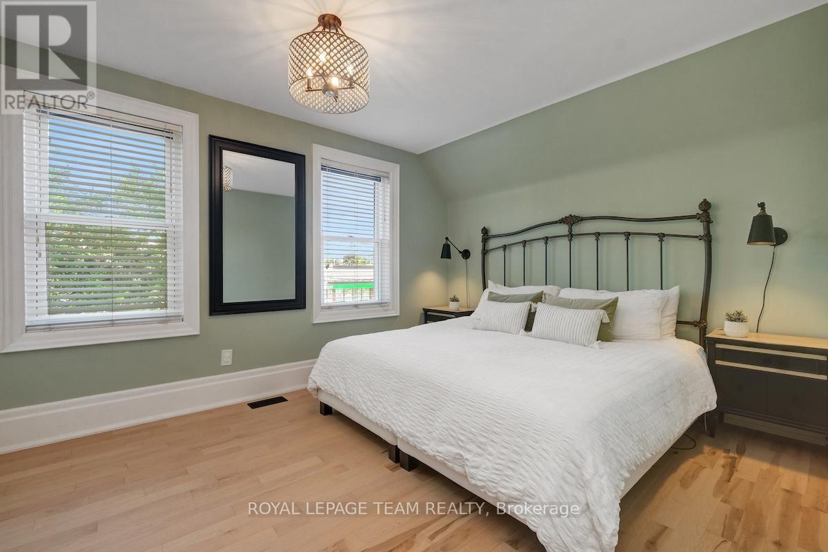 Photo 11 of 8 Pretoria Avenue, Ottawa ON