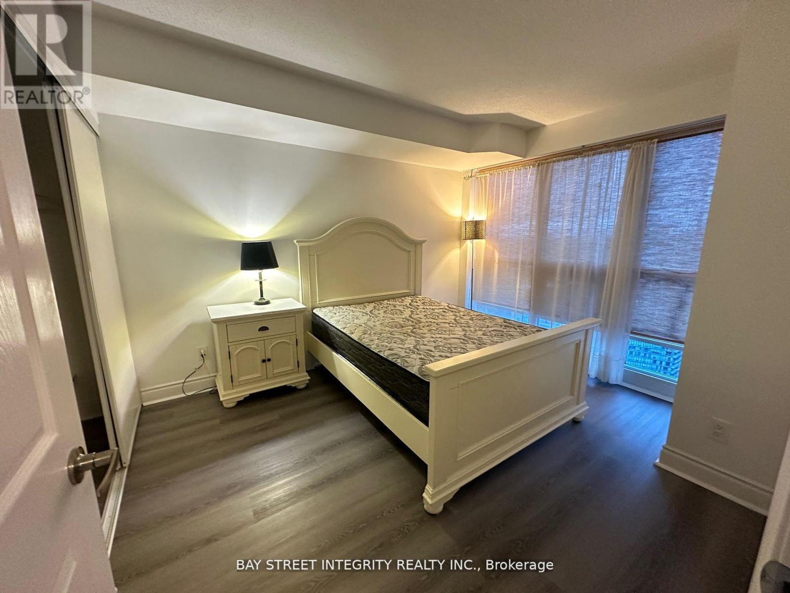 Photo 4 of 4001 763 Bay Street, Toronto ON