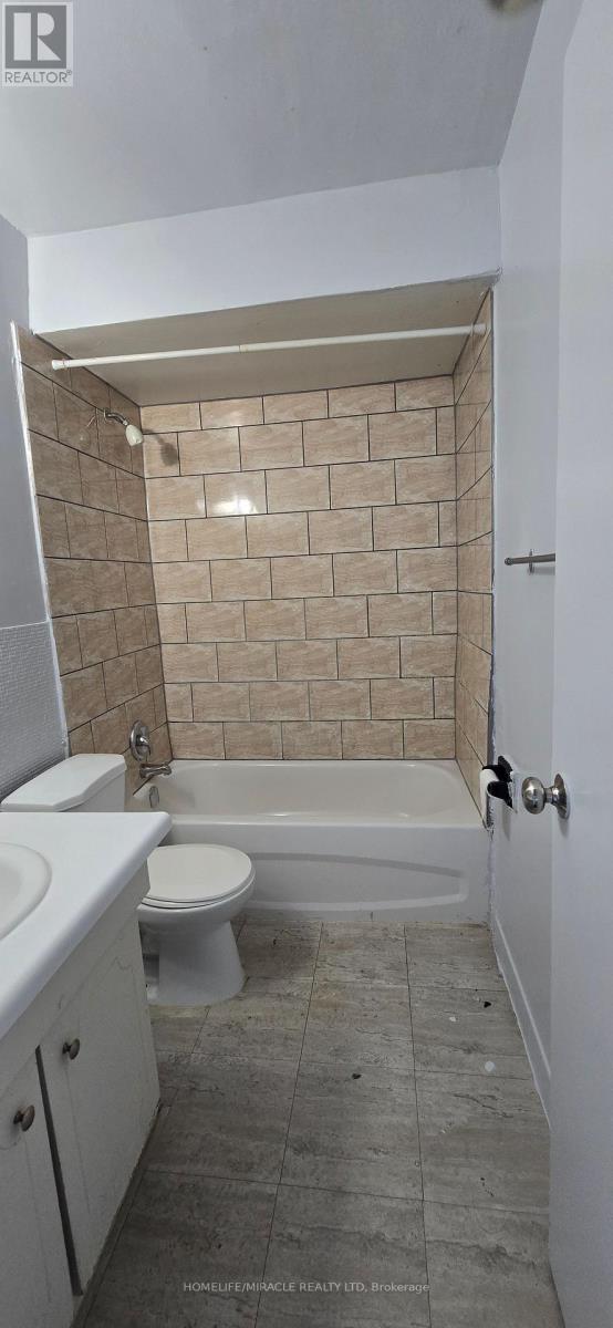 Photo 2 of 605 1651 Victoria Park Avenue, Toronto ON