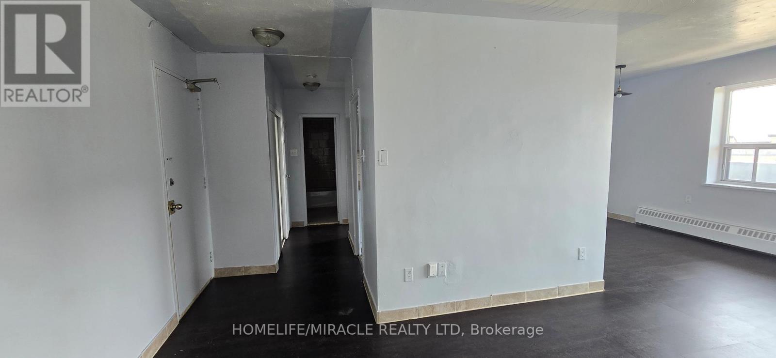 Photo 3 of 605 1651 Victoria Park Avenue, Toronto ON