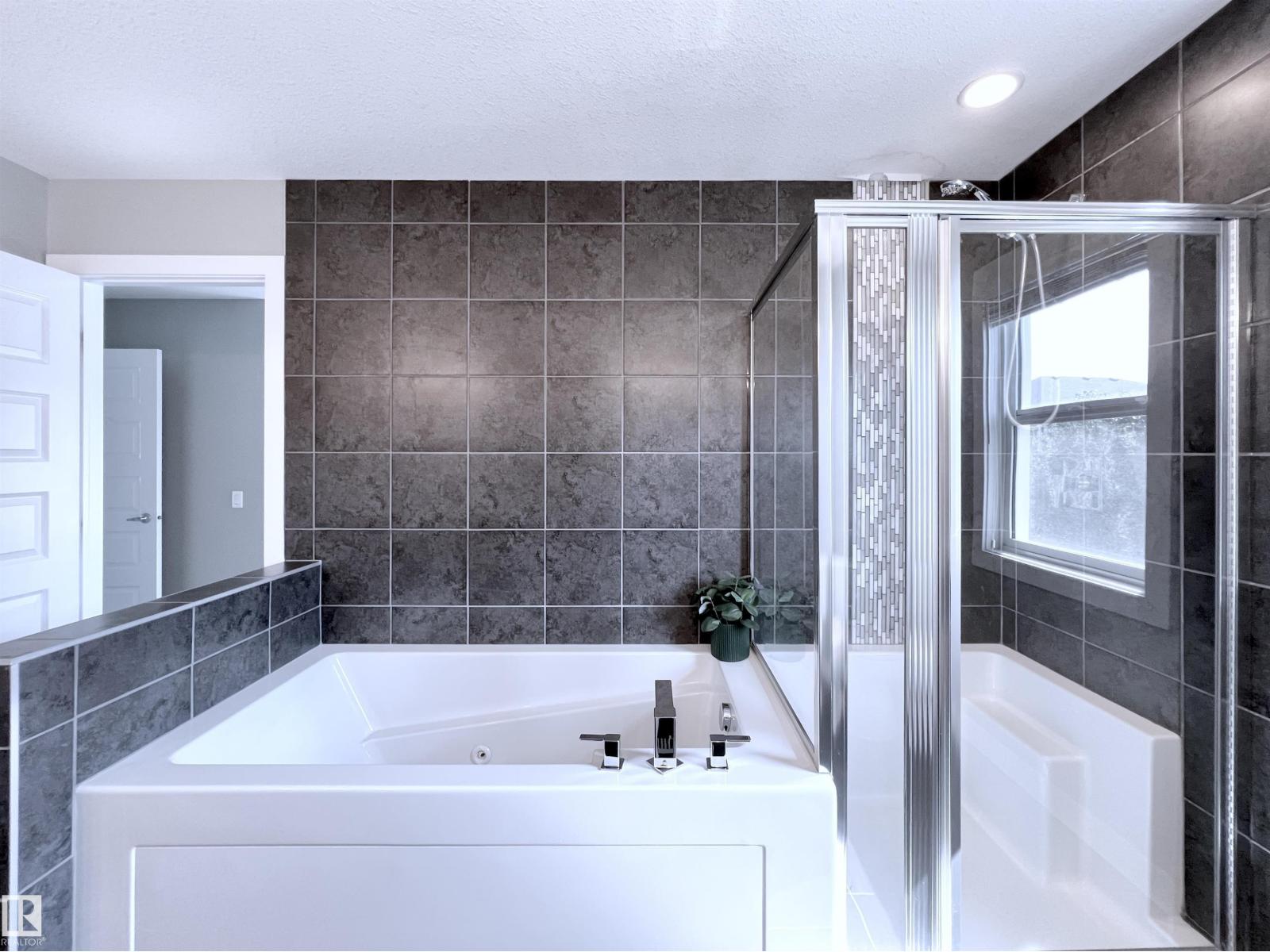 Photo 37 of 20629 97 A Av Nw, Edmonton AB