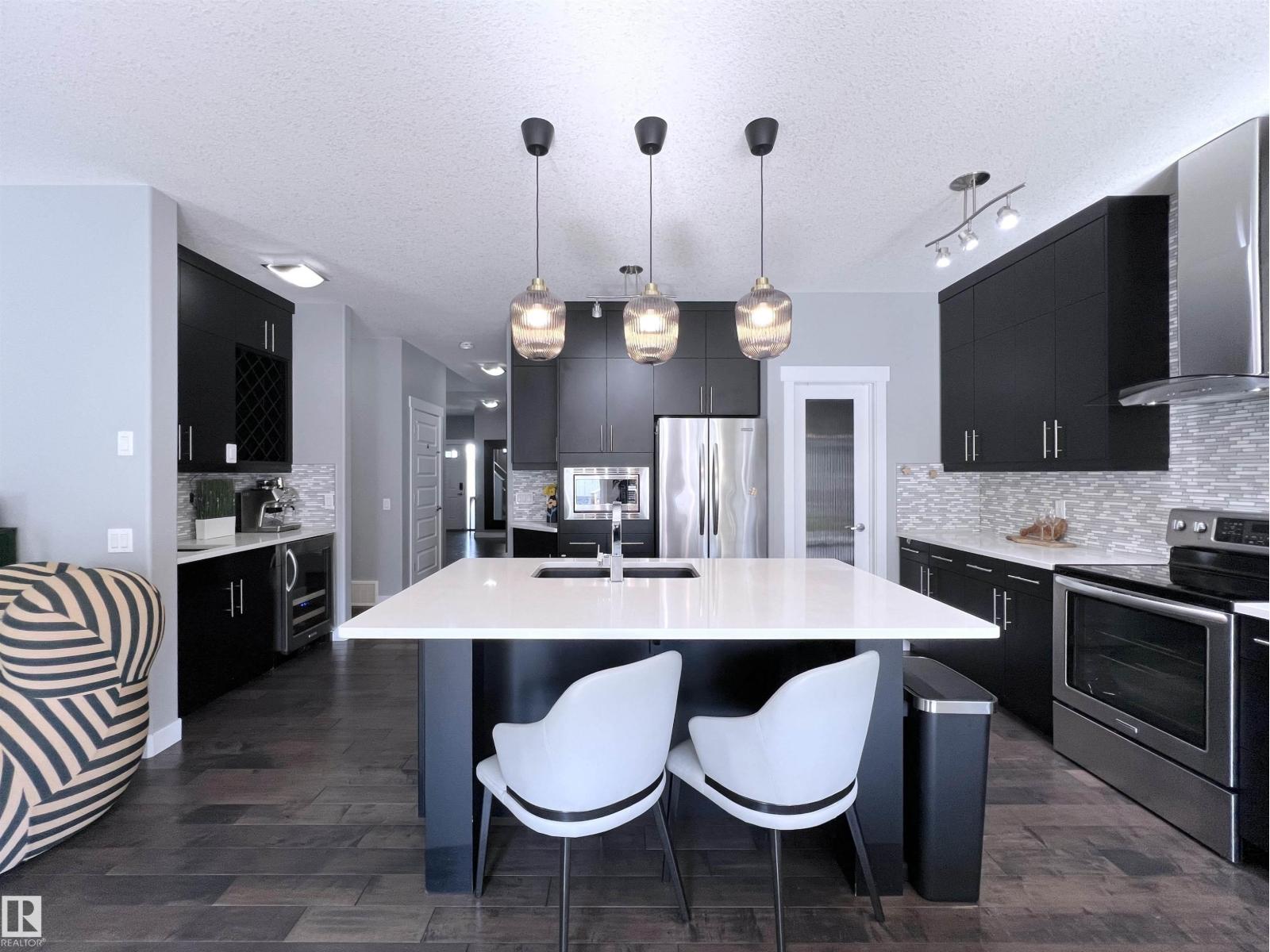 Photo 9 of 20629 97 A Av Nw, Edmonton AB