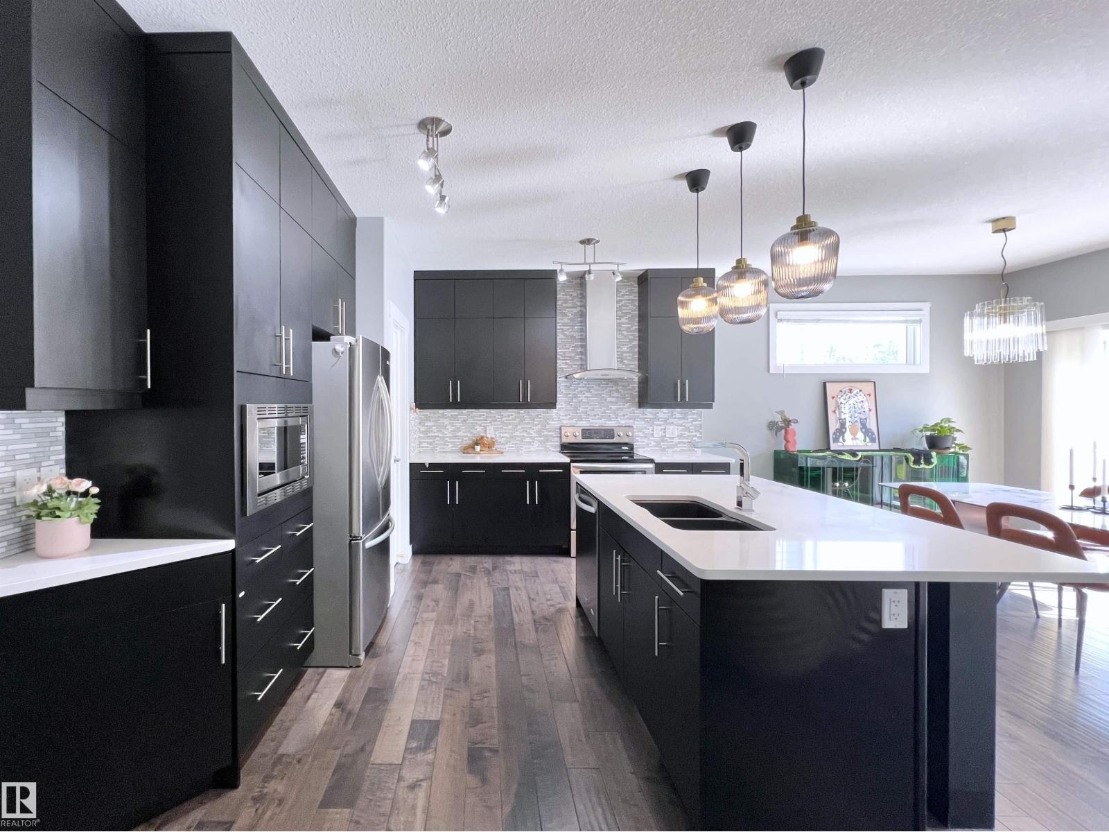 Photo 10 of 20629 97 A Av Nw, Edmonton AB