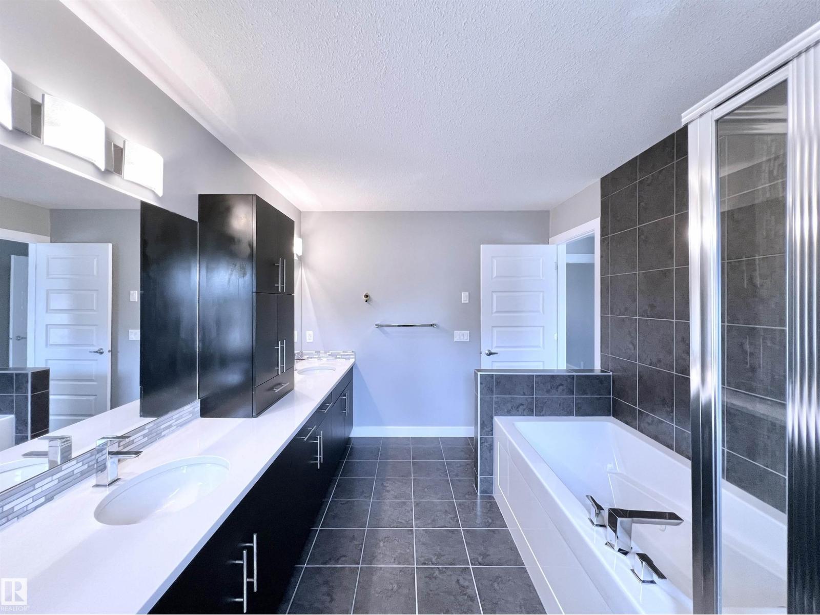 Photo 38 of 20629 97 A Av Nw, Edmonton AB
