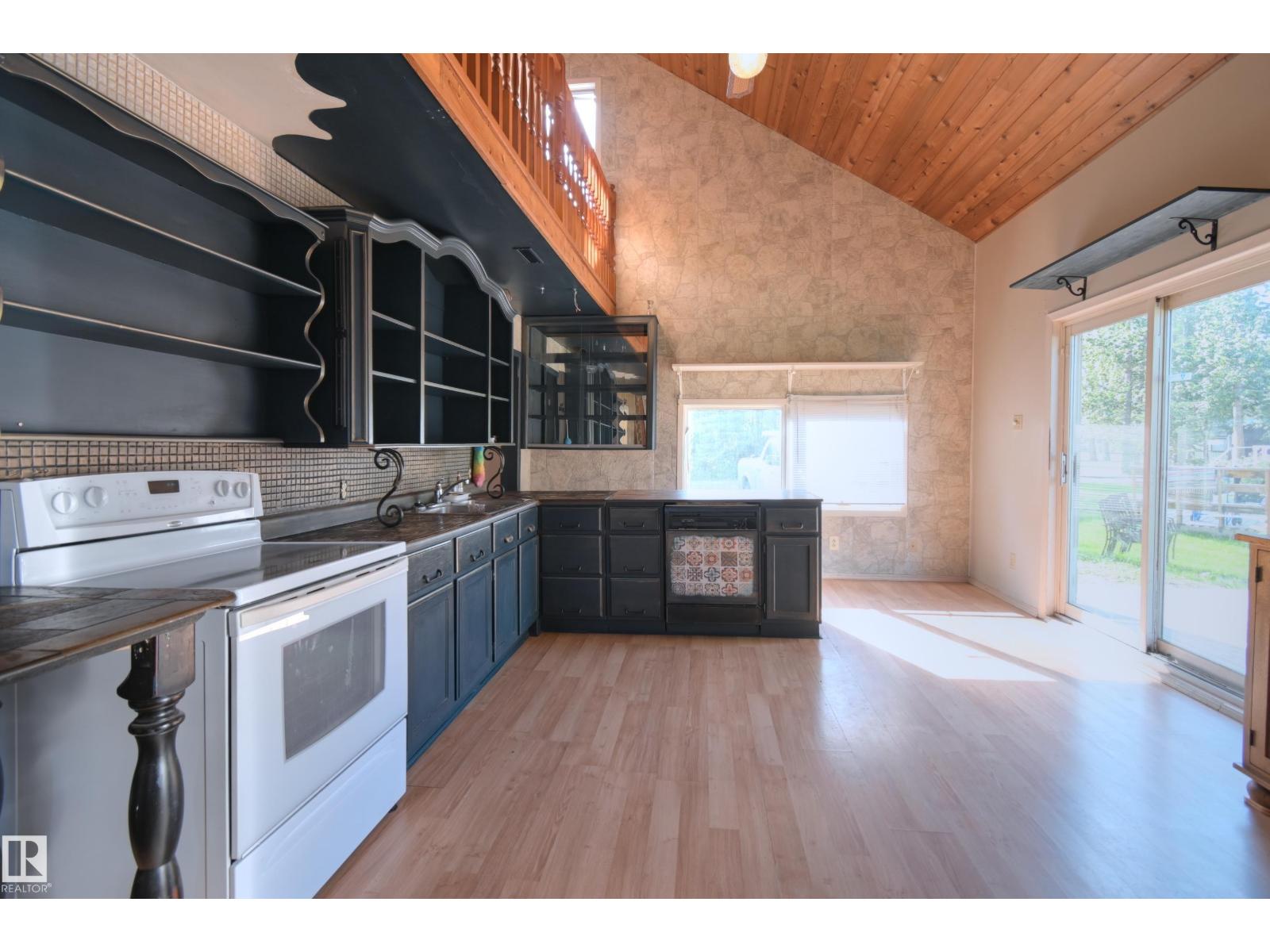 Photo 3 of 5912 49 Av, Rural Lac Ste Anne County AB