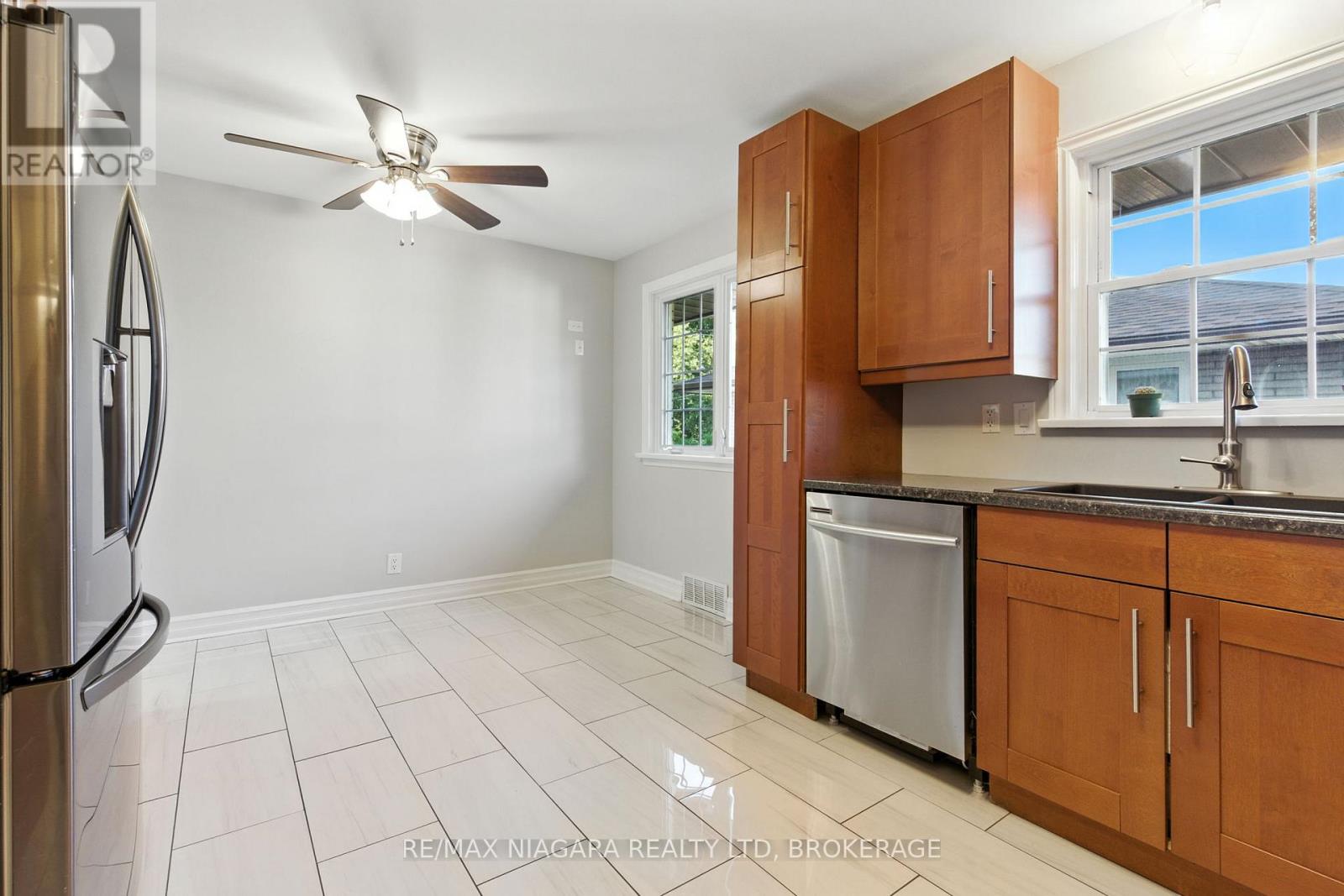 Photo 5 of 6775 Joyce Avenue, Niagara Falls ON