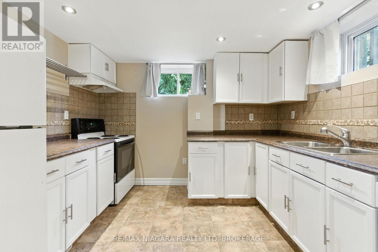 Photo 12 of 6775 Joyce Avenue, Niagara Falls ON