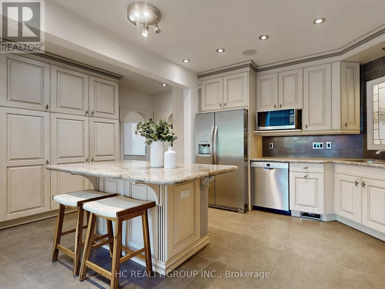 Photo 11 of 124 Lawrence Avenue E, Toronto ON