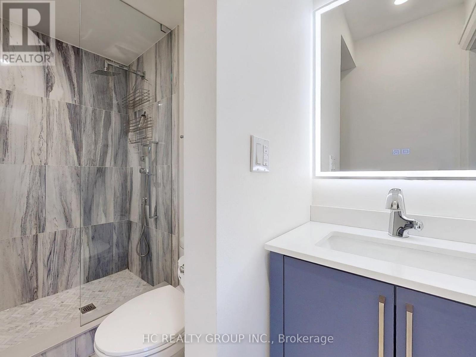 Photo 25 of 124 Lawrence Avenue E, Toronto ON